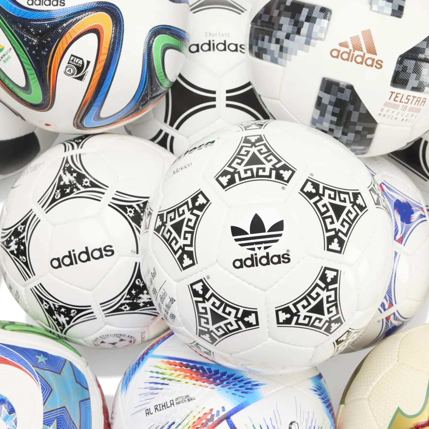 adidas FIFA World Cup Historical Pro Voetbal Set 15 Ballen