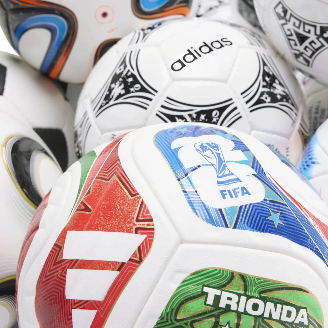 adidas FIFA World Cup Historical Pro Voetbal Set 15 Ballen