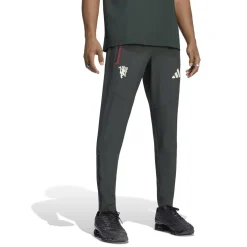 adidas Manchester United Tiro Travel Trainingspak 2026-2027 Donkerolijfgroen Wit Rood