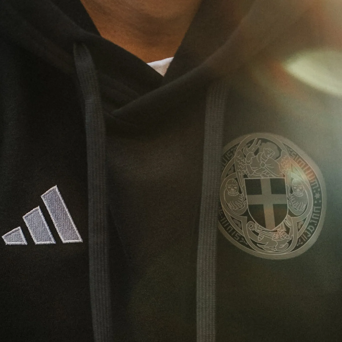 adidas PEC Zwolle Hooded Stadswapen Trainingspak Zwart Wit