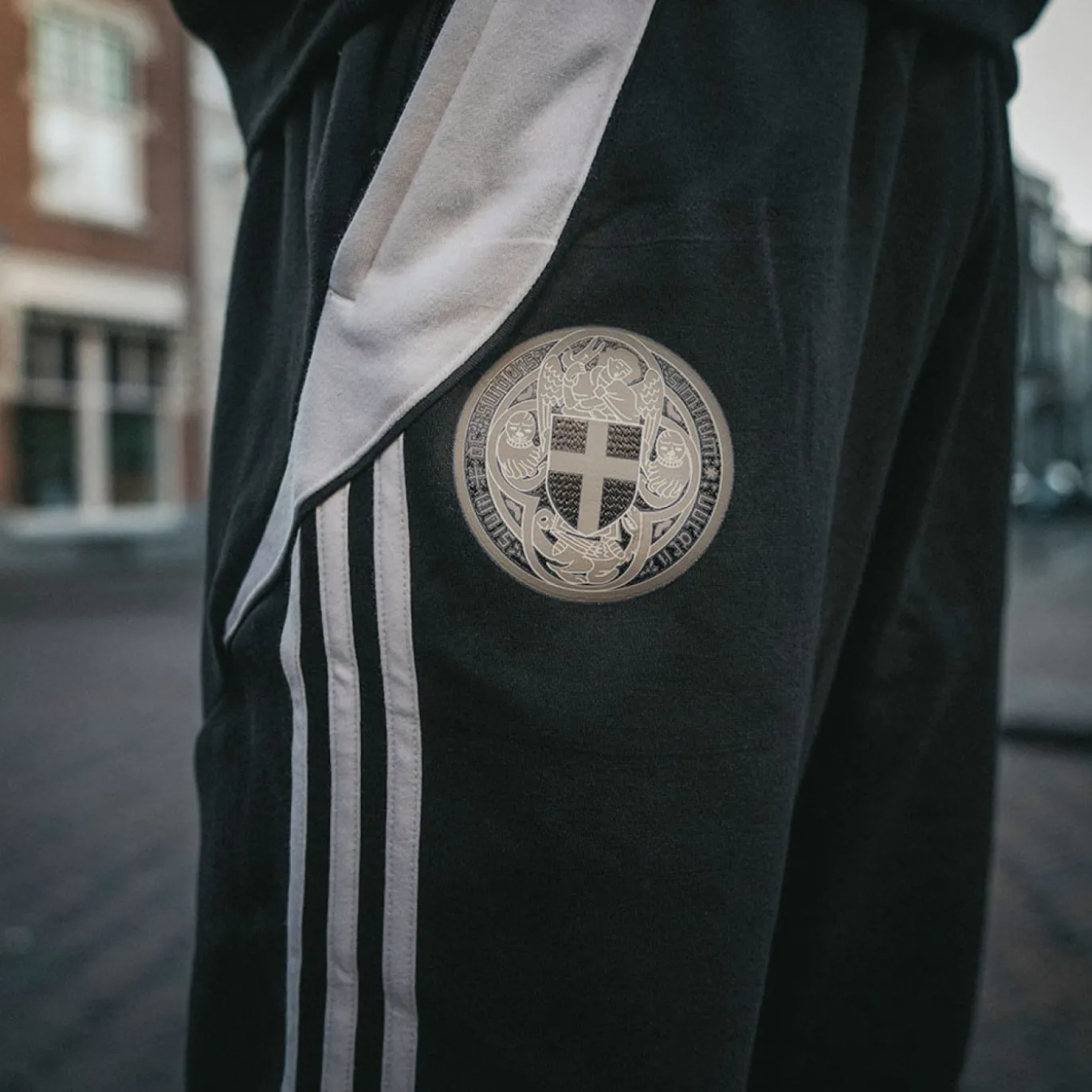 adidas PEC Zwolle Hooded Stadswapen Trainingspak Zwart Wit