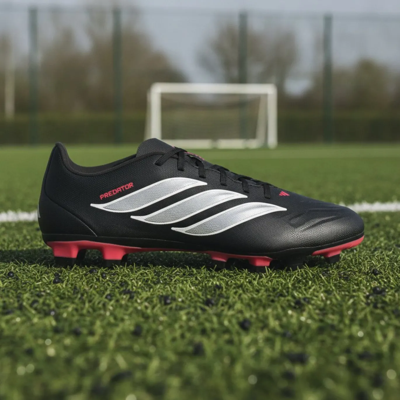adidas Predator Club Gras / Kunstgras Voetbalschoenen (MG) Zwart Wit Rood