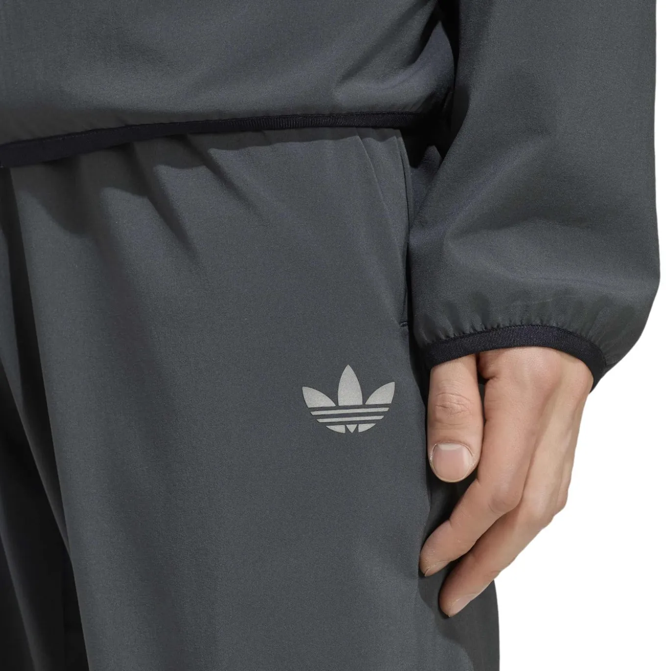 adidas Tech Essential Woven Trainingspak Donkergrijs Zilver