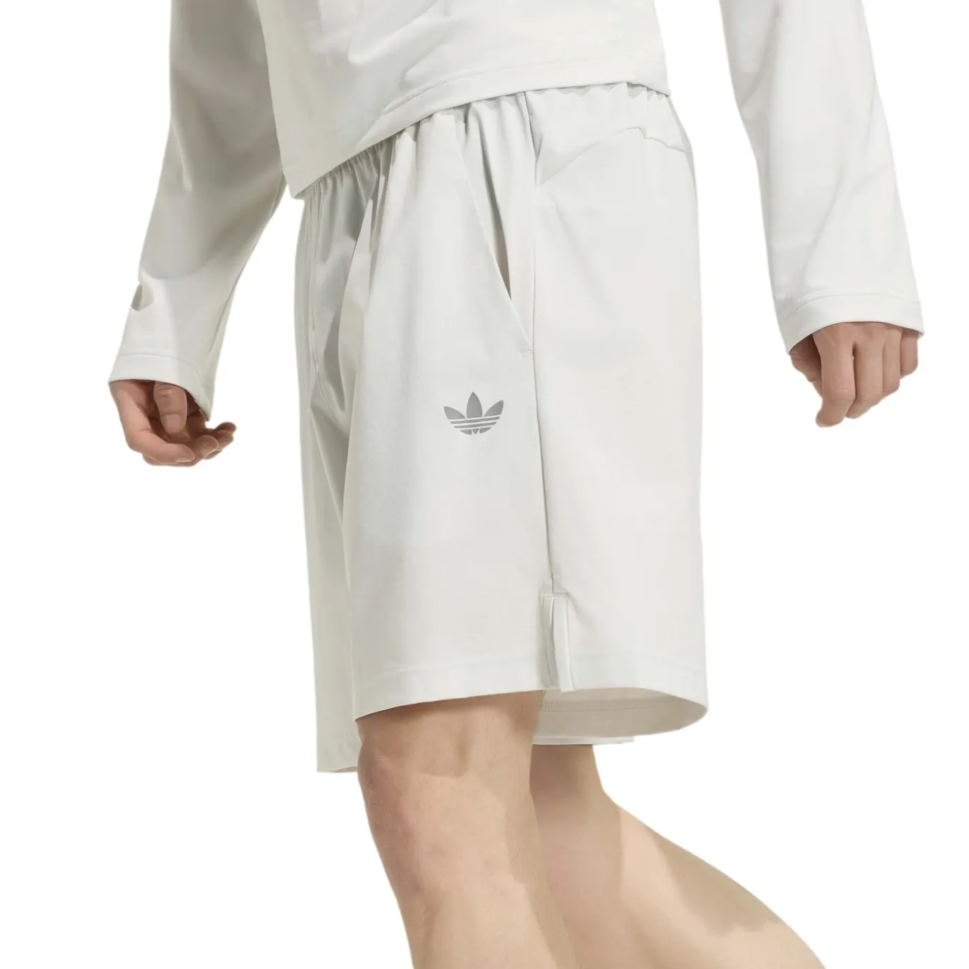 adidas Tech Essential Woven Zomerset Lichtgrijs Zilver