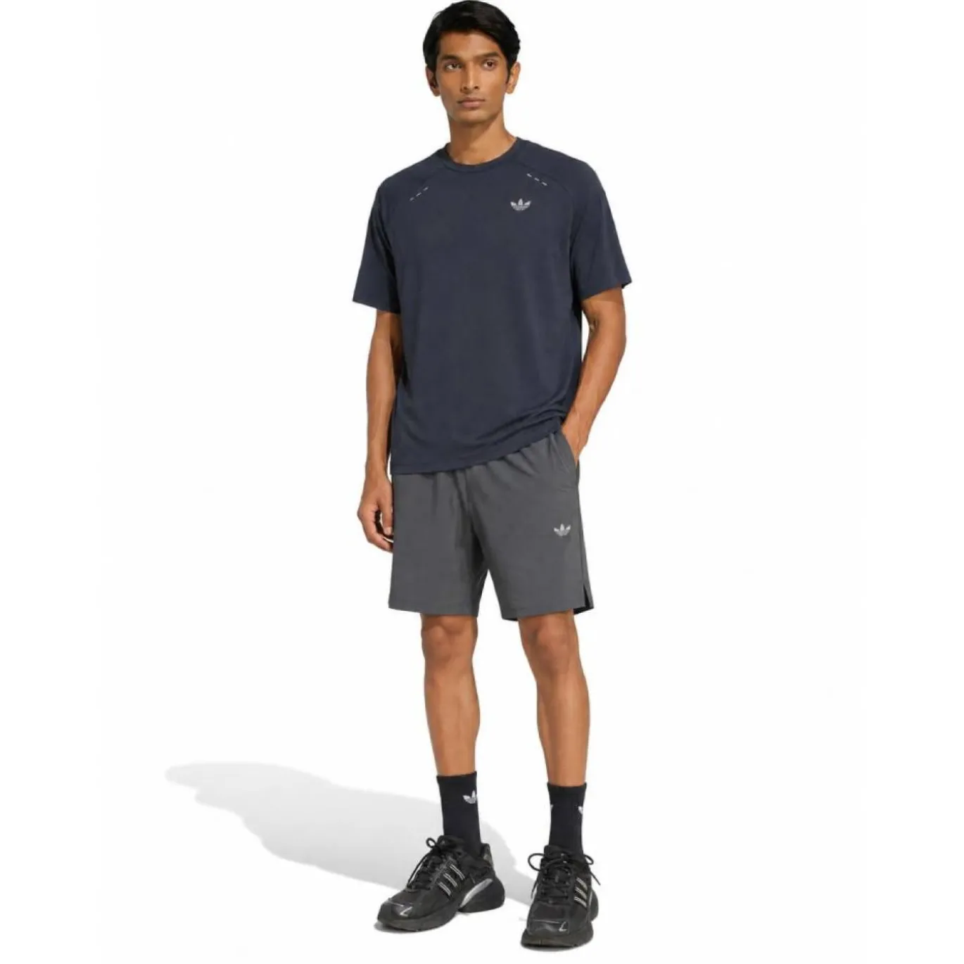 adidas Tech Essential Woven Zomerset Donkergrijs Zilver