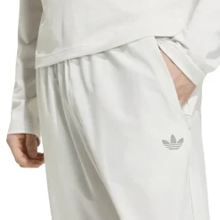 adidas Tech Trefoil Essential Woven Trainingsbroek Lichtgrijs Zilver