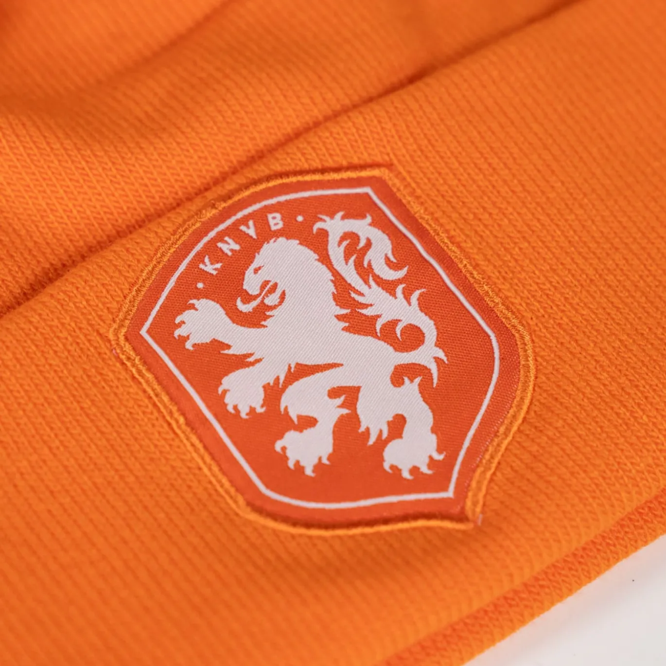 KNVB Muts Logo Oranje Wit