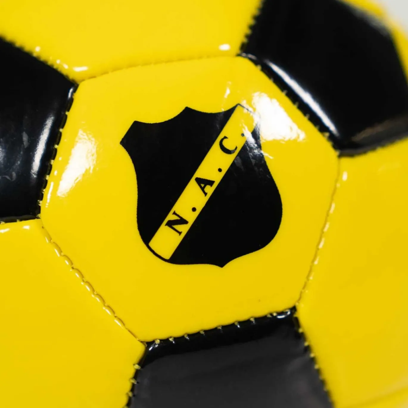 NAC Breda Mini Voetbal Geel Zwart