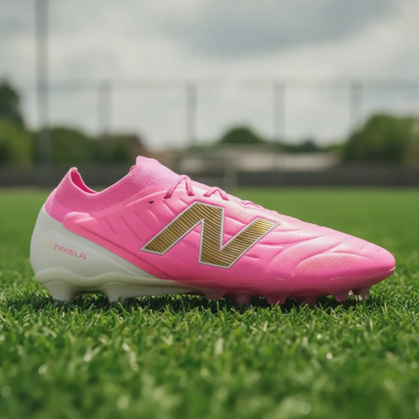 New Balance Tekela V5 Elite Low Gras Voetbalschoenen (FG) Felroze Wit Goud