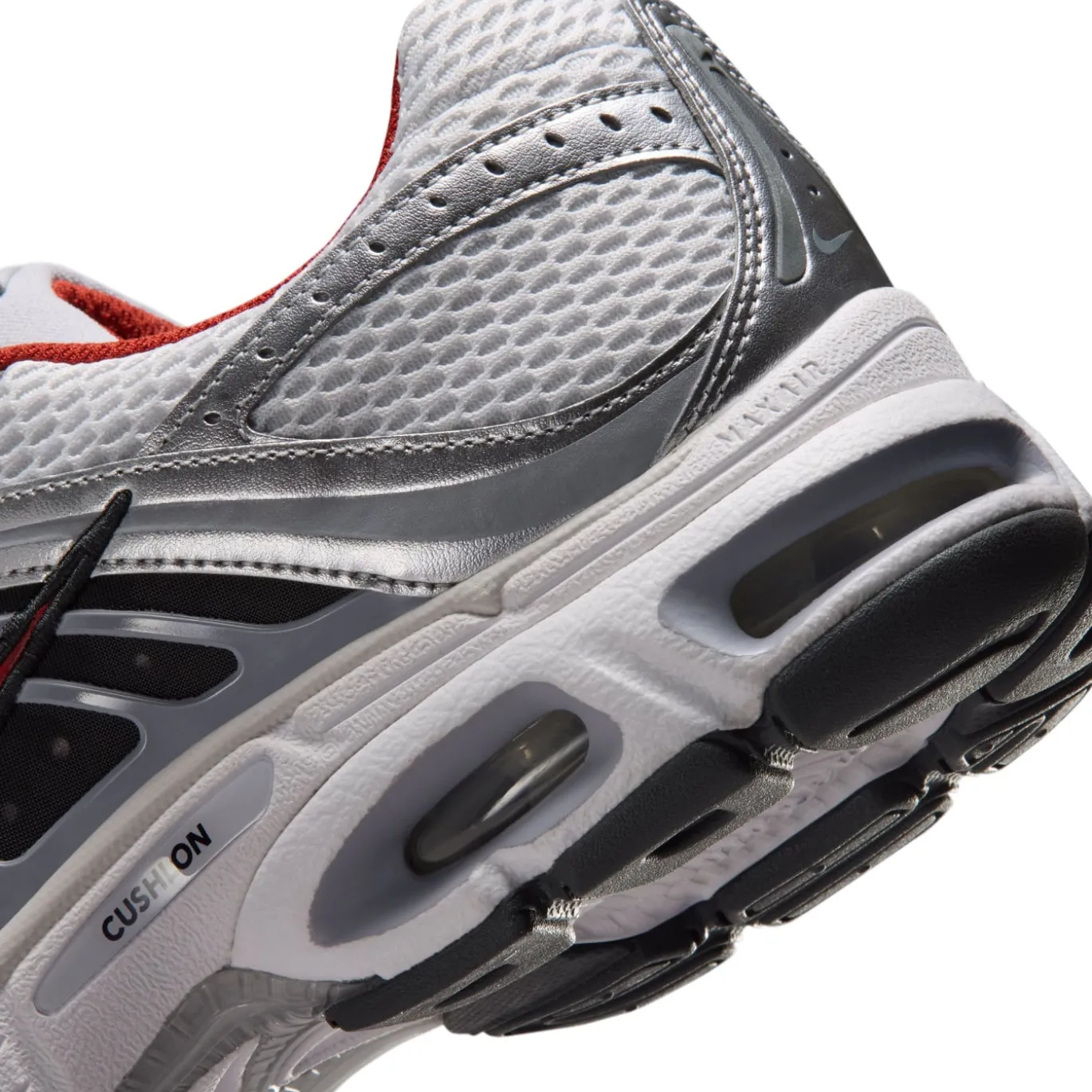 Nike Air Max Moto 2K Sneakers Lichtgrijs Rood Metallic Silver Zwart