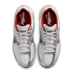 Nike Air Max Moto 2K Sneakers Lichtgrijs Rood Metallic Silver Zwart