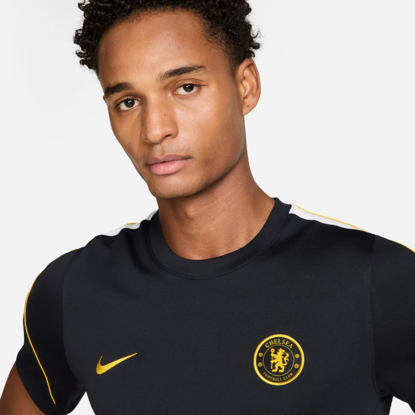 Nike Chelsea Strike Trainingsshirt 2026-2027 Donkerblauw Goudgeel