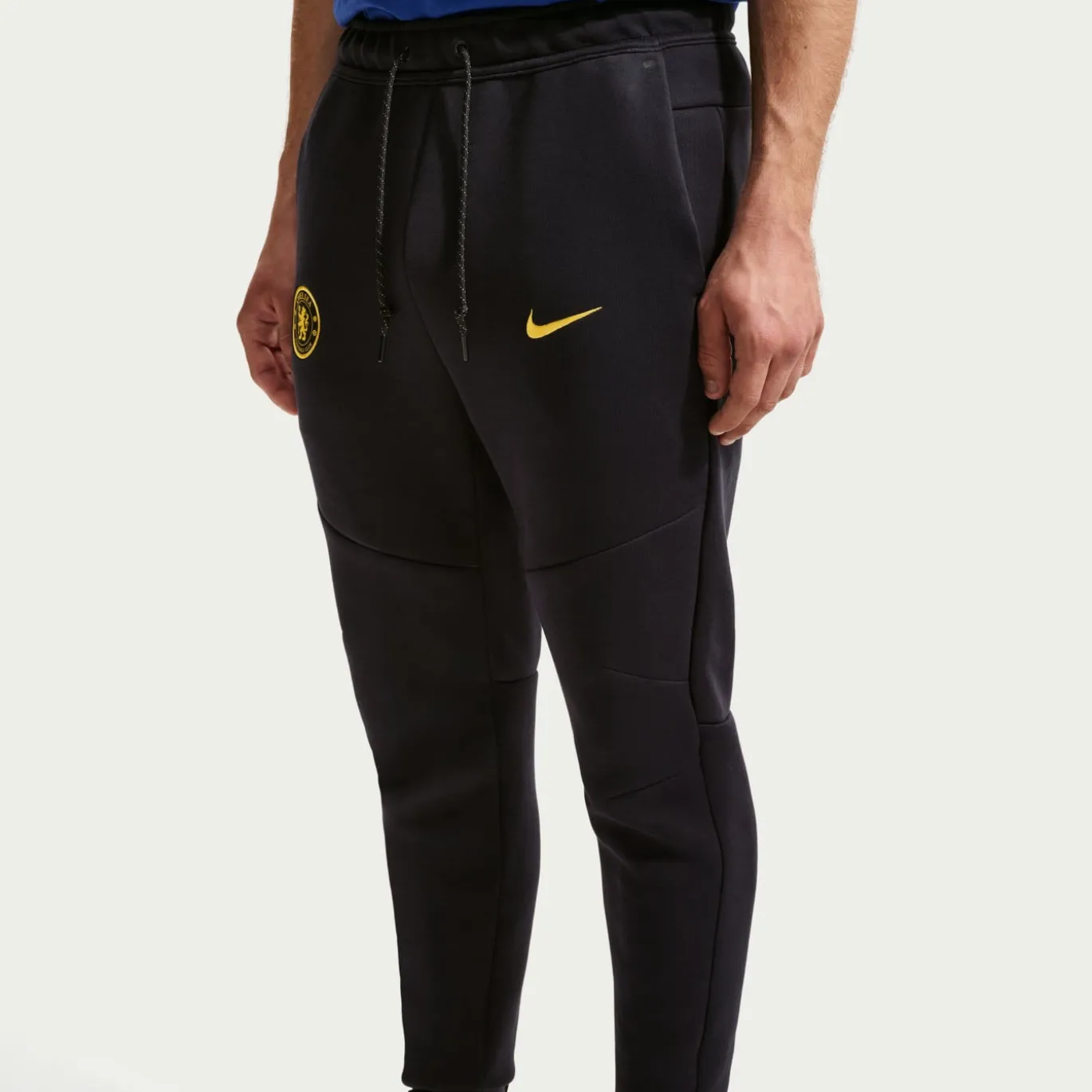 Nike Chelsea Tech Fleece Joggingbroek 2026-2027 Zwart Goudgeel