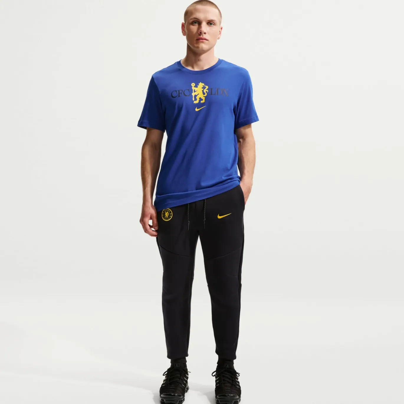 Nike Chelsea Tech Fleece Joggingbroek 2026-2027 Zwart Goudgeel