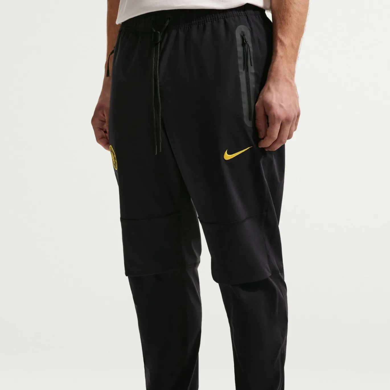 Nike Chelsea Tech Woven Trainingsbroek 2026-2027 Donkerblauw Goudgeel