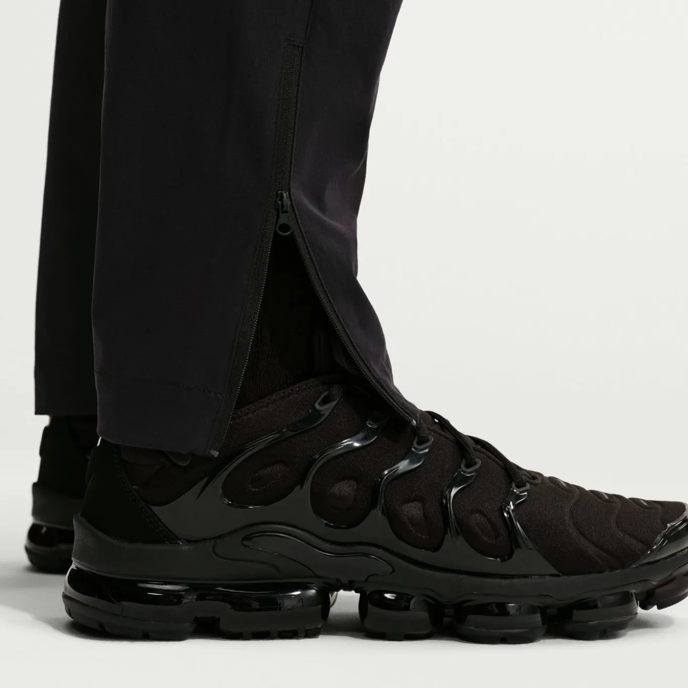 Nike Chelsea Tech Woven Trainingsbroek 2026-2027 Donkerblauw Goudgeel