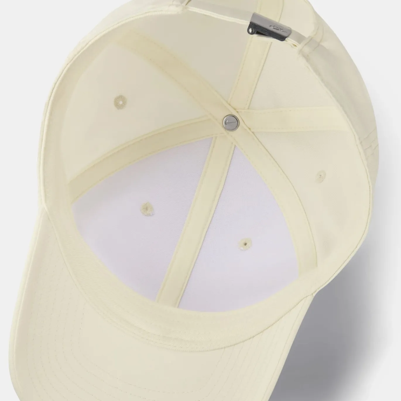 Nike Dri-FIT Club Pet Gebroken Wit Zilver