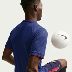 Nike FC Barcelona Pre-Match Trainingsshirt 2026-2027 Blauw Rood Geel