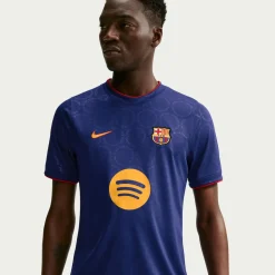 Nike FC Barcelona Pre-Match Trainingsshirt 2026-2027 Blauw Rood Geel