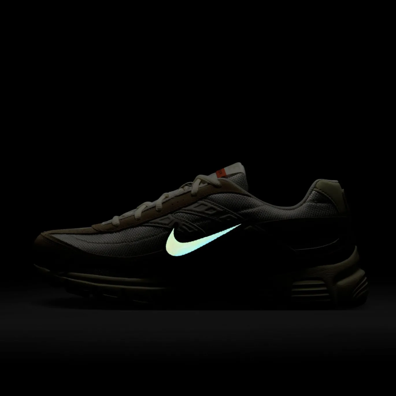 Nike Initiator Sneakers Wit Lichtbruin Beige