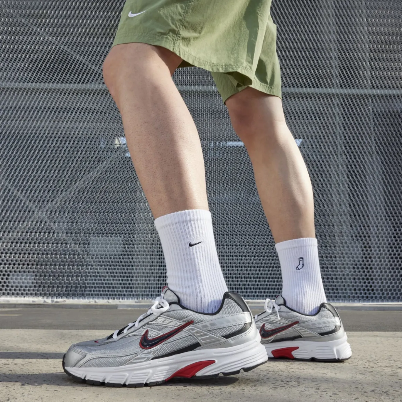 Nike Initiator Sneakers Zilver Zwart Rood