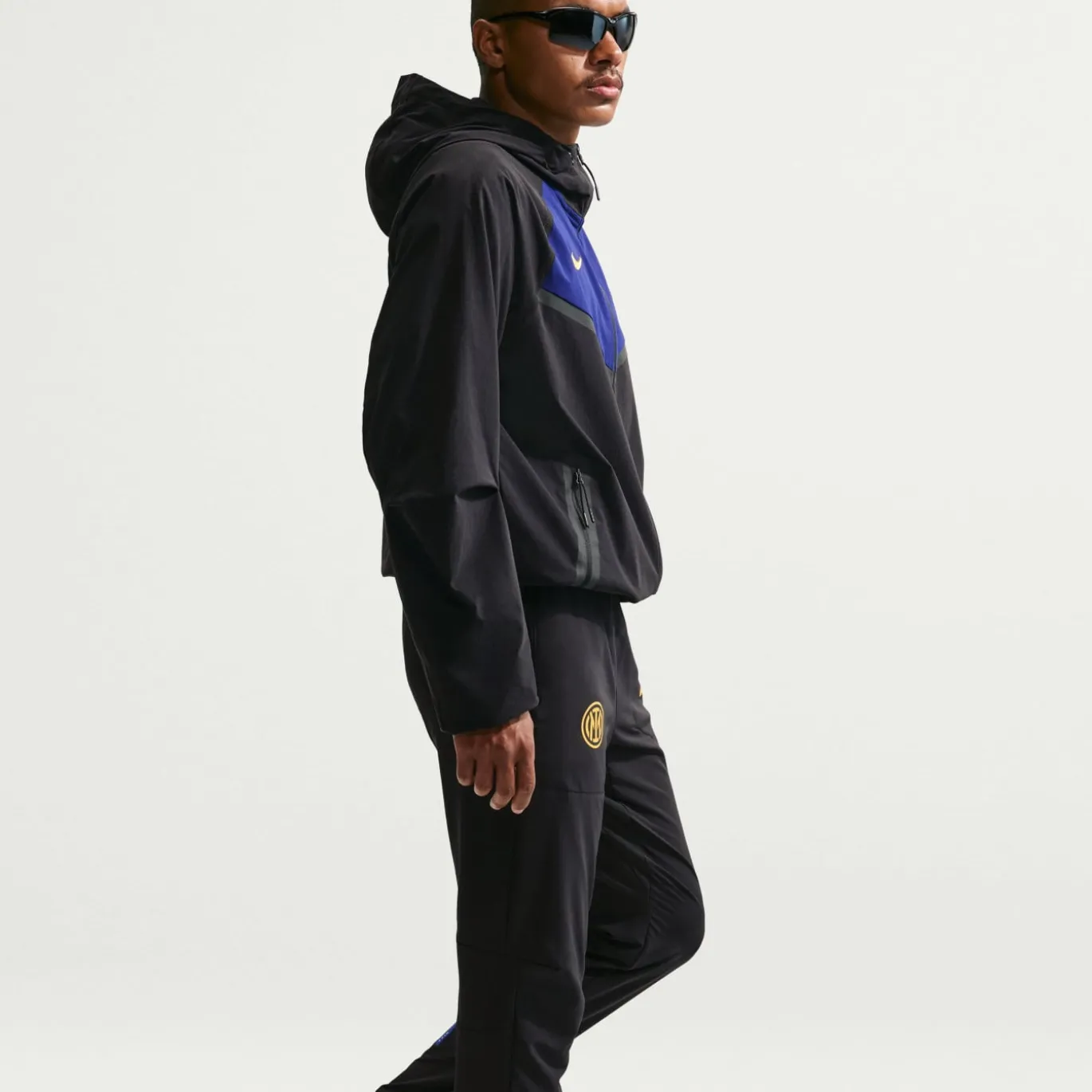 Nike Inter Milan City Side Trainingsbroek 2026-2027 Zwart Goudgeel