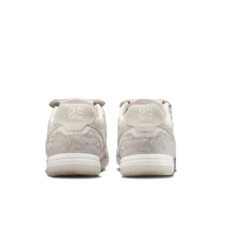 Nike Jordan Tiempo Streetgato SE Straatvoetbalschoenen Beige Zilver Felrood