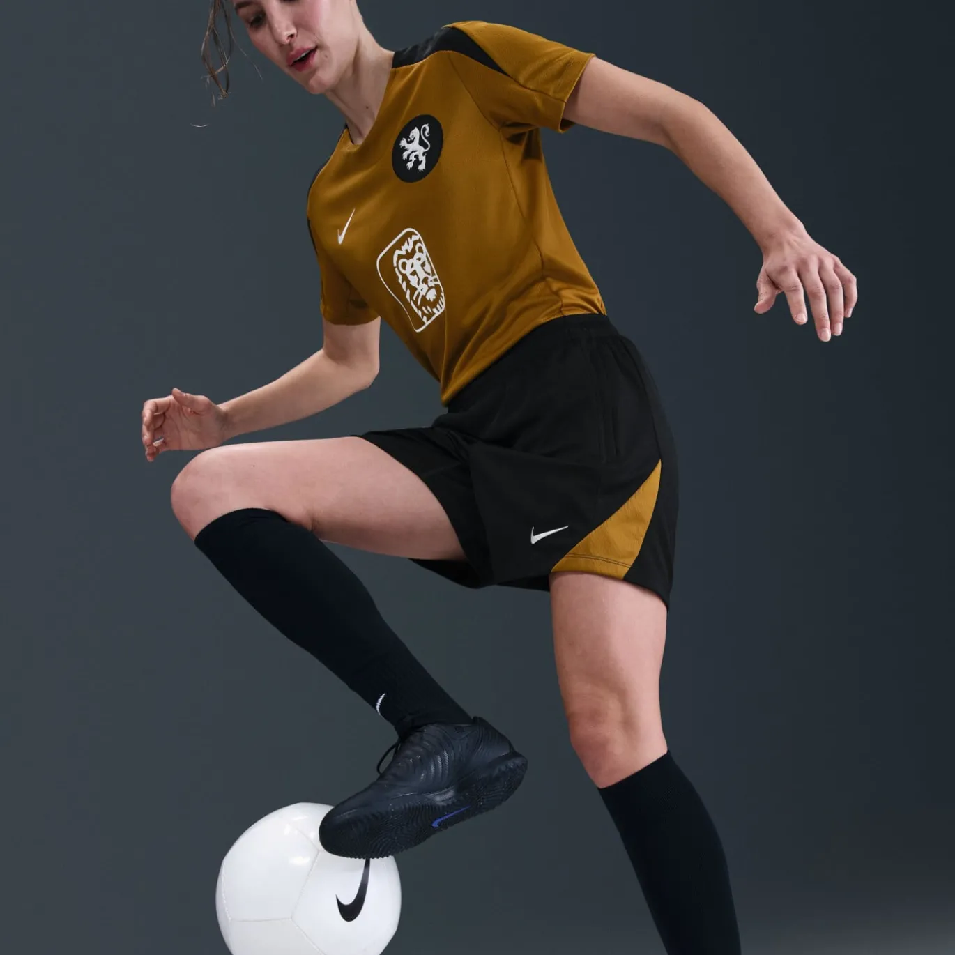Nike Nederland Strike Trainingsbroekje OranjeLeeuwinnen 2025-2027 Dames Zwart Brons Wit