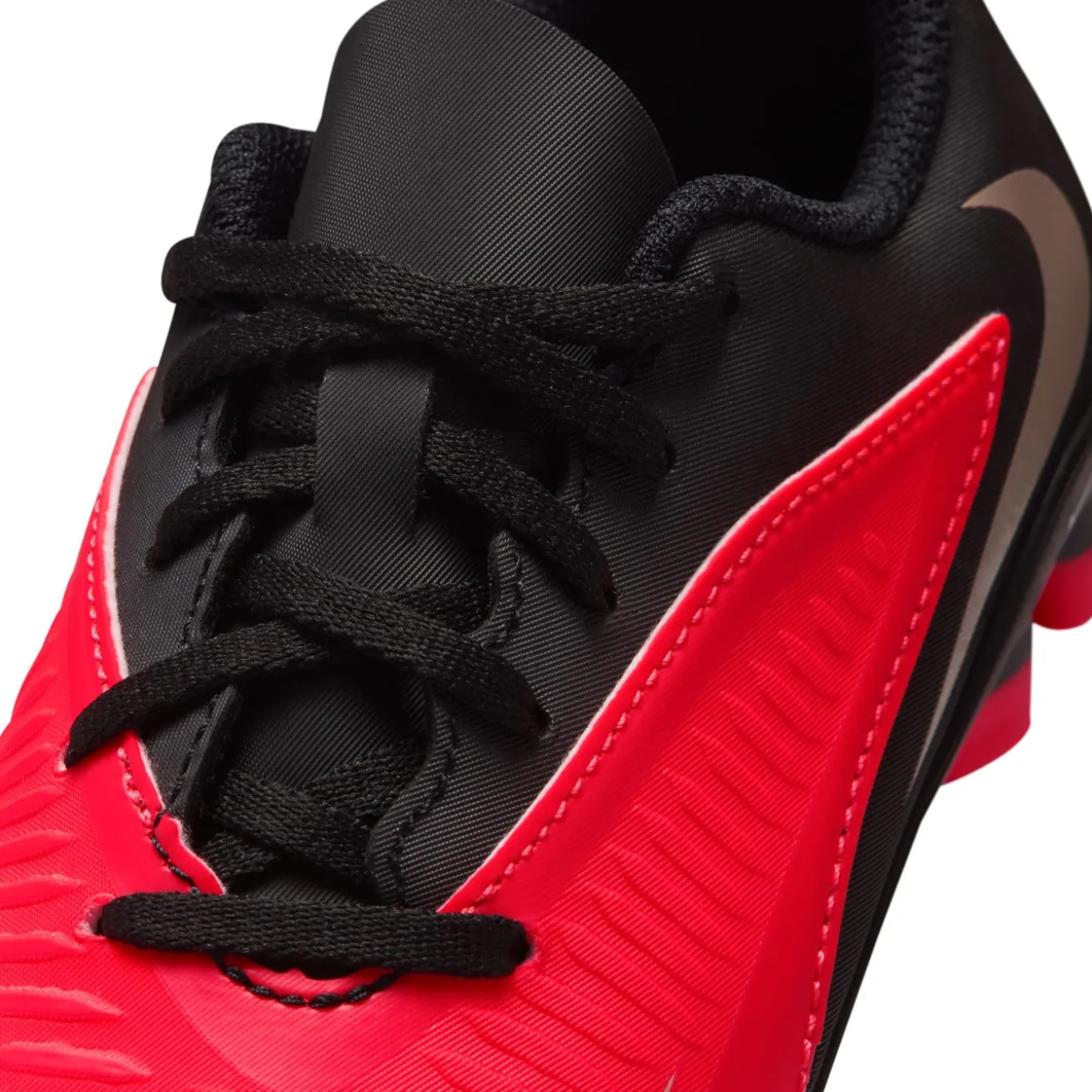 Nike Phantom 6 Low Club Gras / Kunstgras Voetbalschoenen (MG) Peuters/Kleuters Zwart Felrood Goud