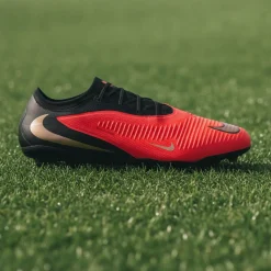 Nike Phantom 6 Low Pro Gras Voetbalschoenen (FG) Zwart Felrood Goud