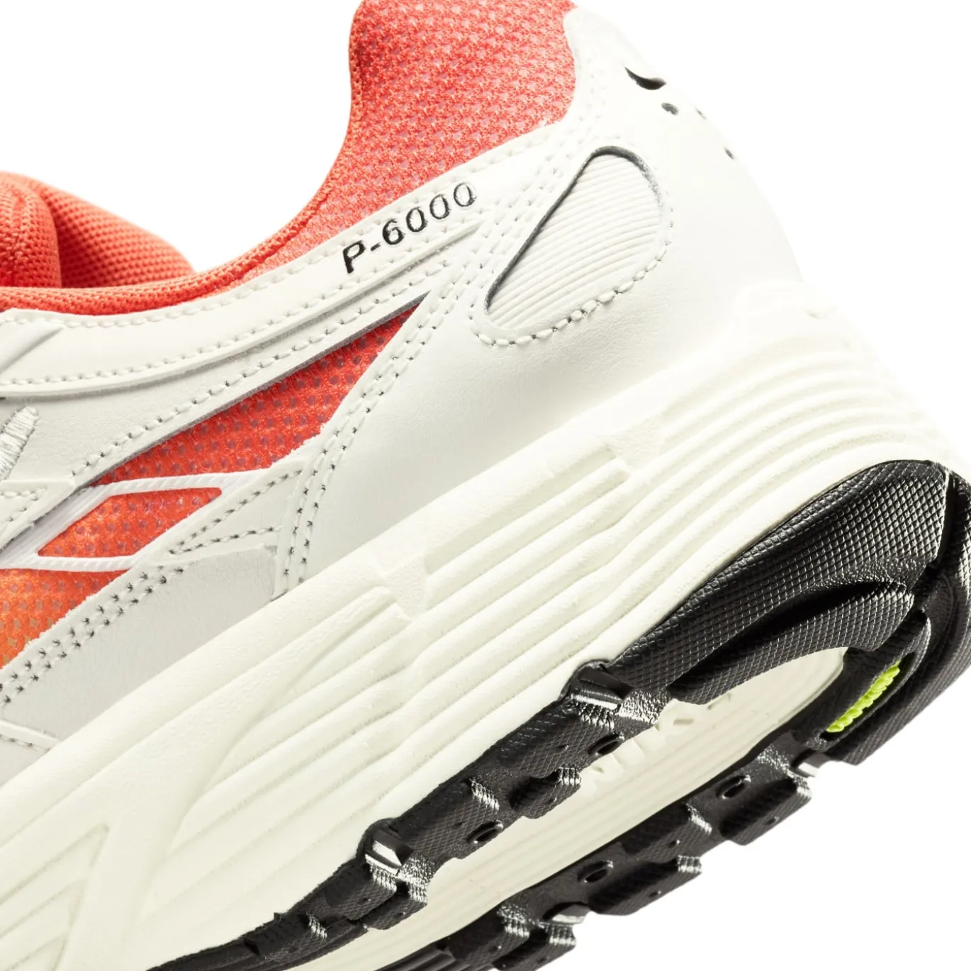 Nike P-6000 Sneakers Gebroken Wit Oranje Geel Zwart