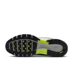 Nike P-6000 Sneakers Zwart Metallic Zilver Neongeel