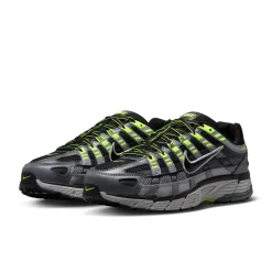 Nike P-6000 Sneakers Zwart Metallic Zilver Neongeel