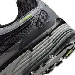 Nike P-6000 Sneakers Zwart Metallic Zilver Neongeel