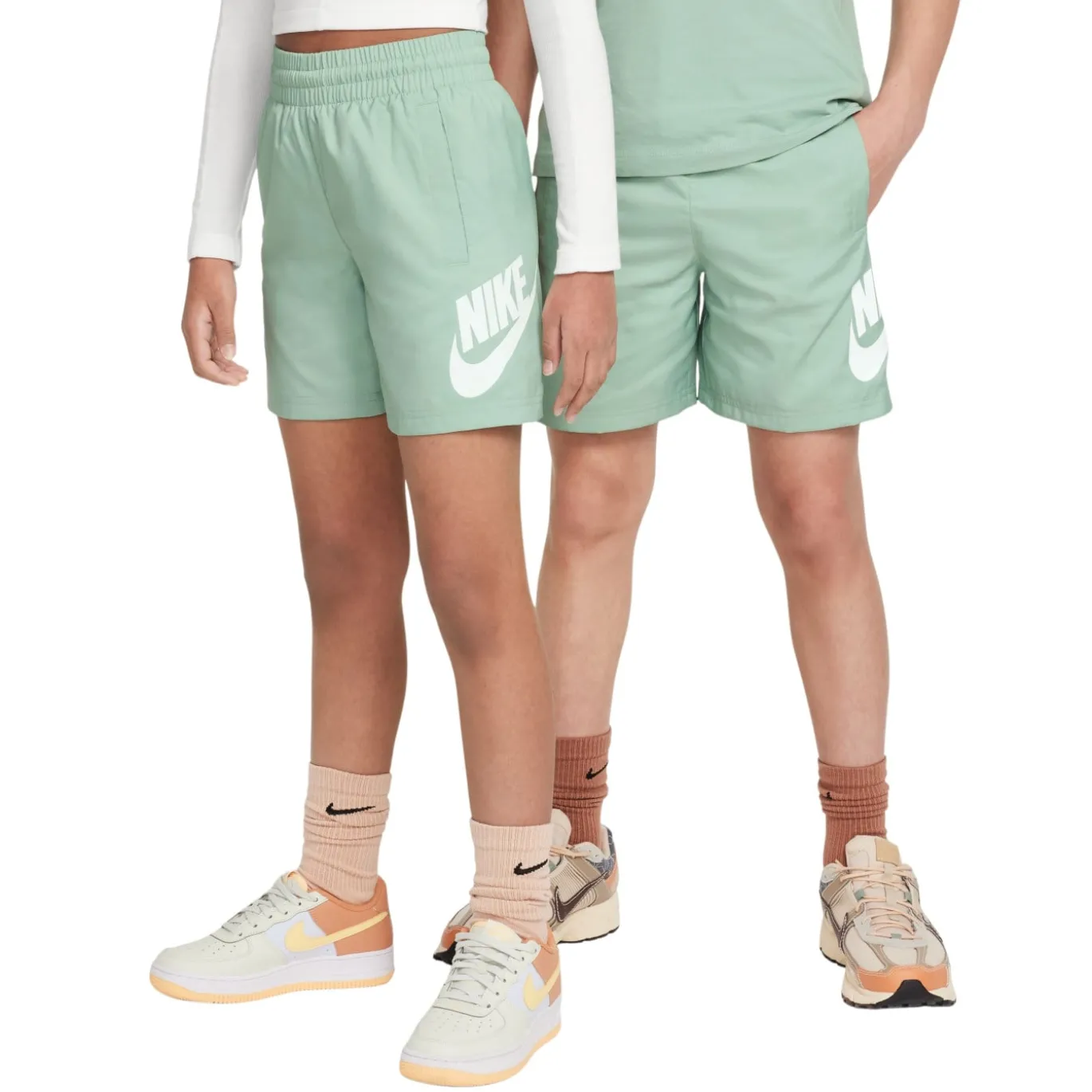Nike Sportswear Club Broekje Woven Kids Lichtgroen Wit