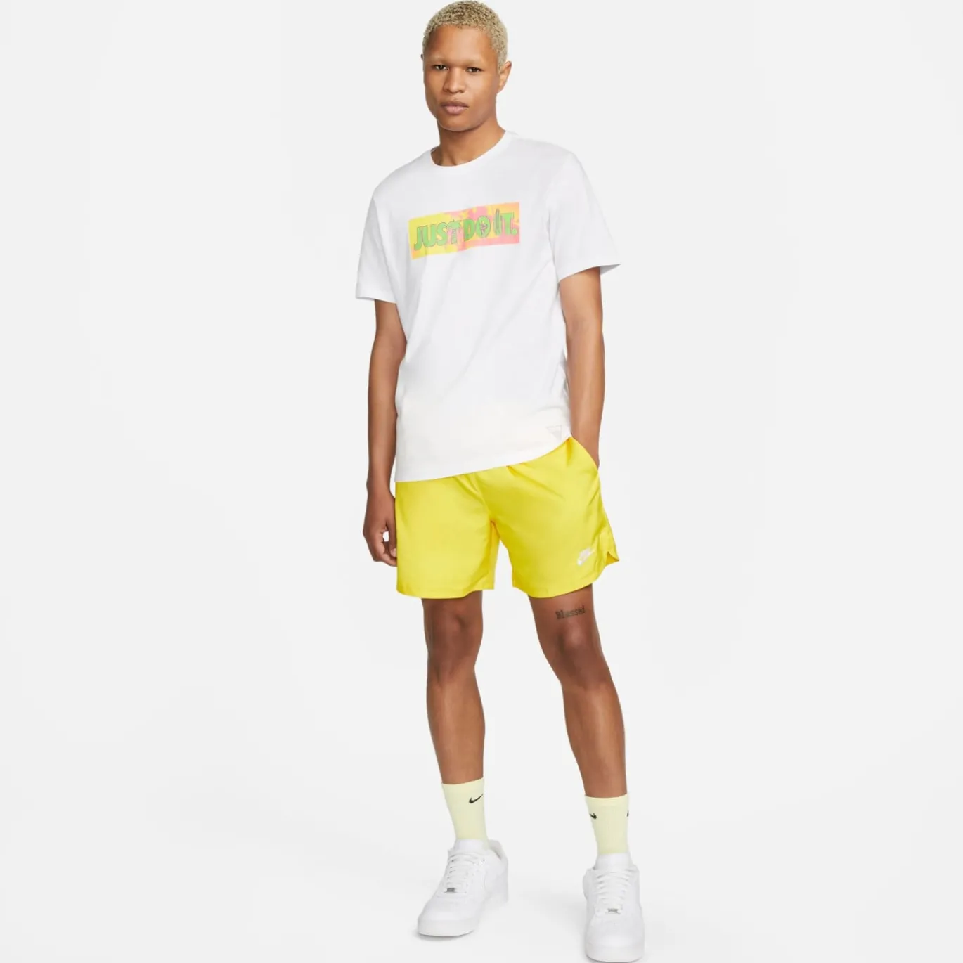Nike Sportswear Club Woven Broekje Geel Wit