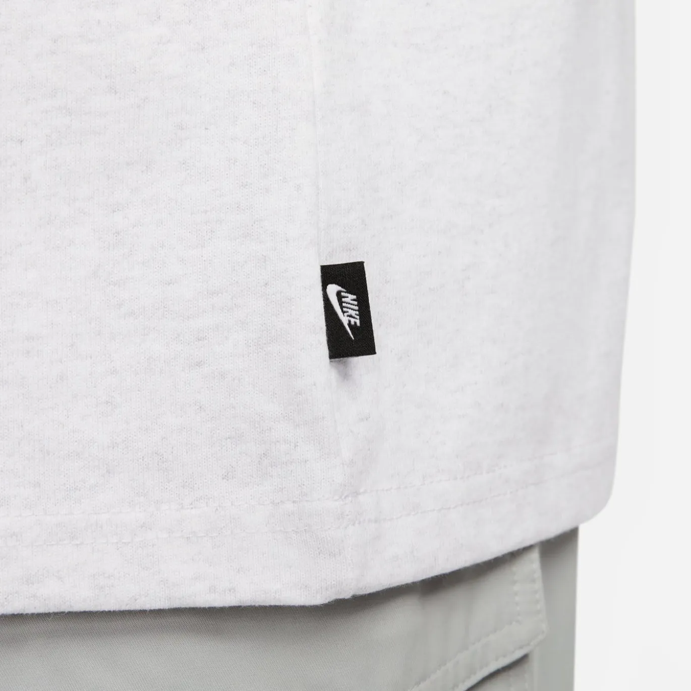 Nike Sportswear Premium Essentials T-Shirt Lichtgrijs