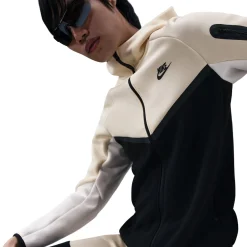 Nike Tech Fleece Sportswear Trainingspak Beige Zwart Gebroken Wit