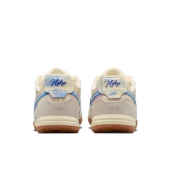 Nike Tiempo Streetgato Straatvoetbalschoenen Gebroken Wit Blauw Donkerblauw Roze