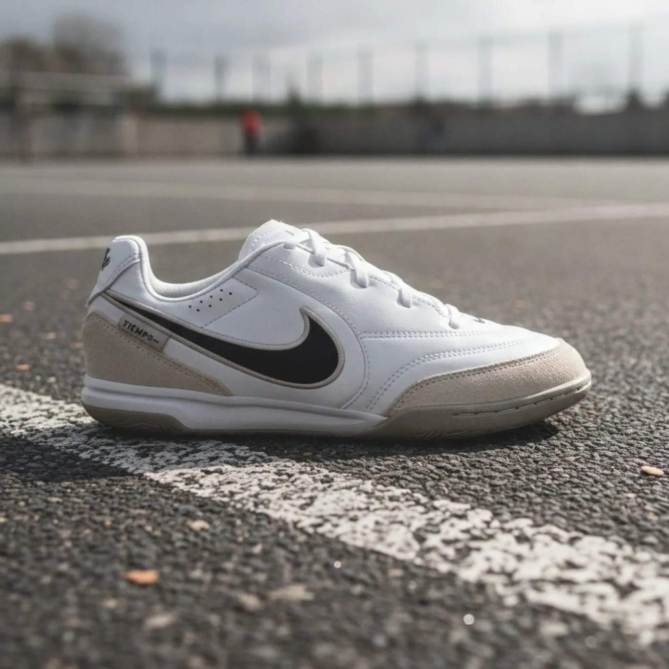 Nike Tiempo Streetgato Straatvoetbalschoenen Kids Wit Zwart Beige