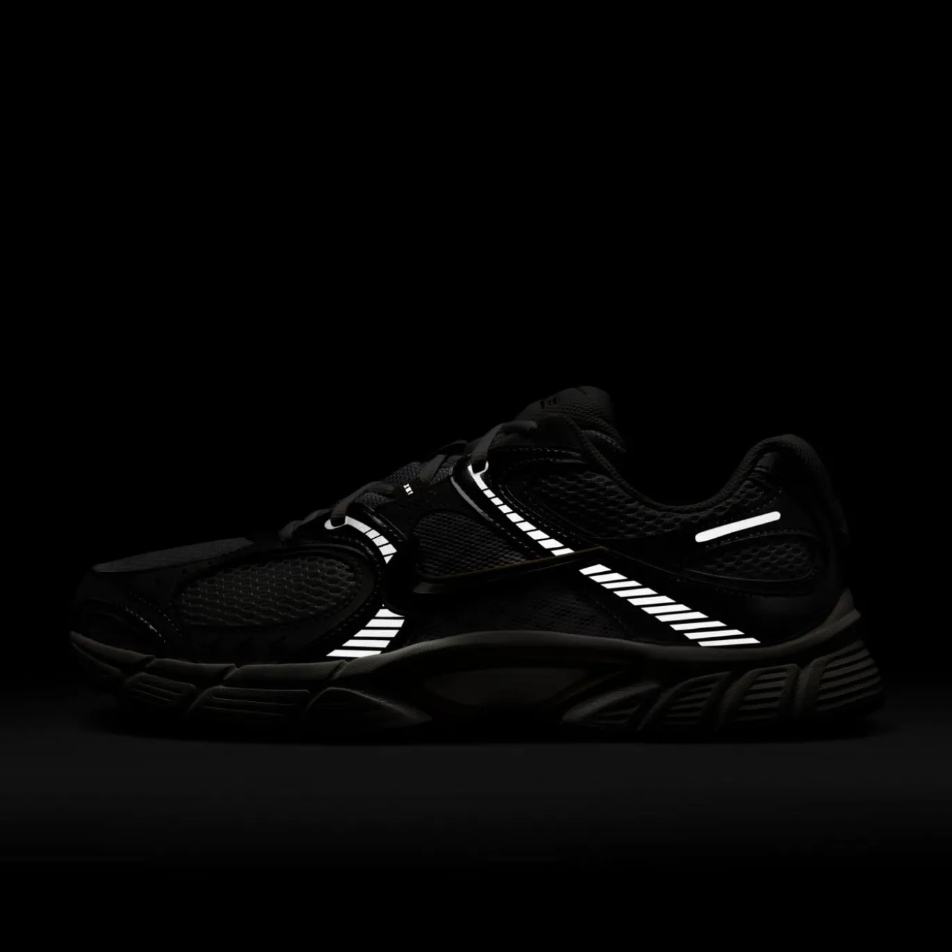 Nike V5 RNR Sneakers Wit Grijs Beige