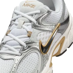 Nike V5 RNR Sneakers Wit Grijs Beige