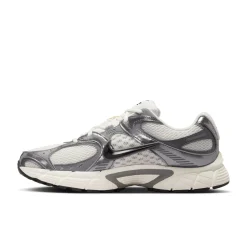 Nike V5 RNR Sneakers Wit Zilvergrijs Zwart