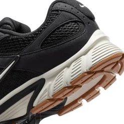 Nike V5 RNR Sneakers Zwart Wit Gum Medium Brown