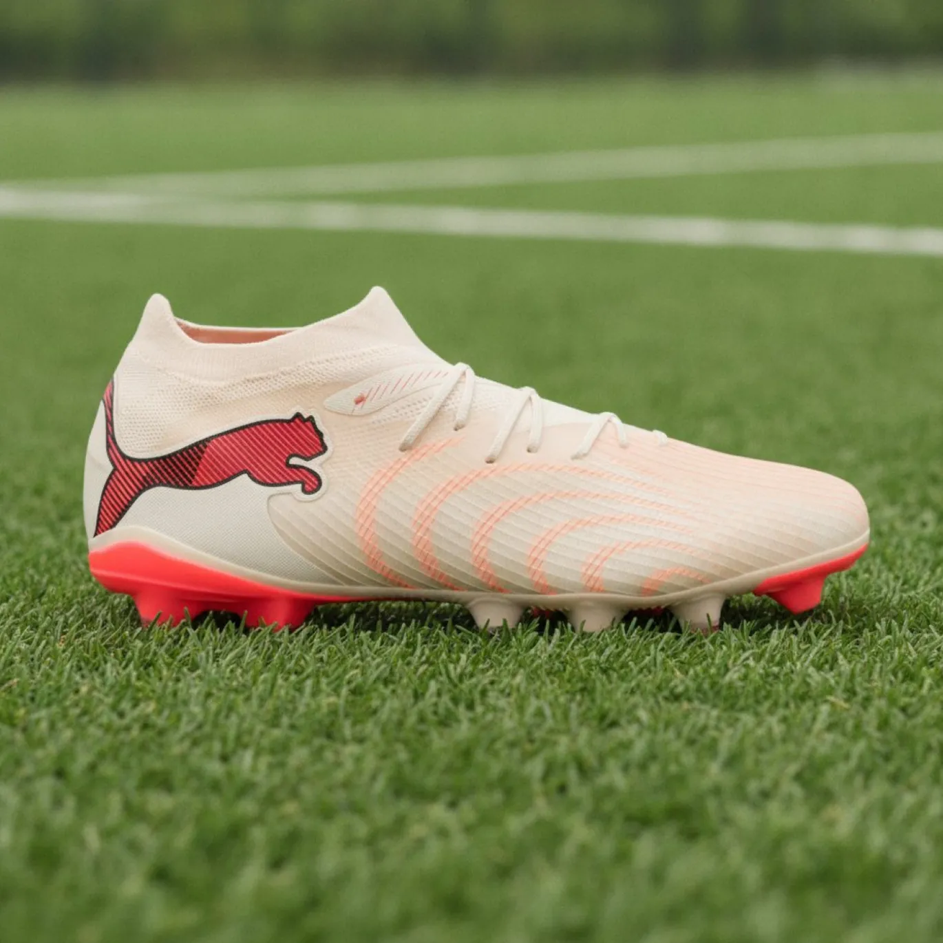 PUMA Future 9 Match Gras / Kunstgras Voetbalschoenen (MG) Gebroken Wit Zwart Roze