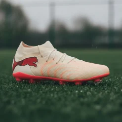 PUMA Future 9 Match IJzeren-Nop Voetbalschoenen (SG) Gebroken Wit Zwart Roze