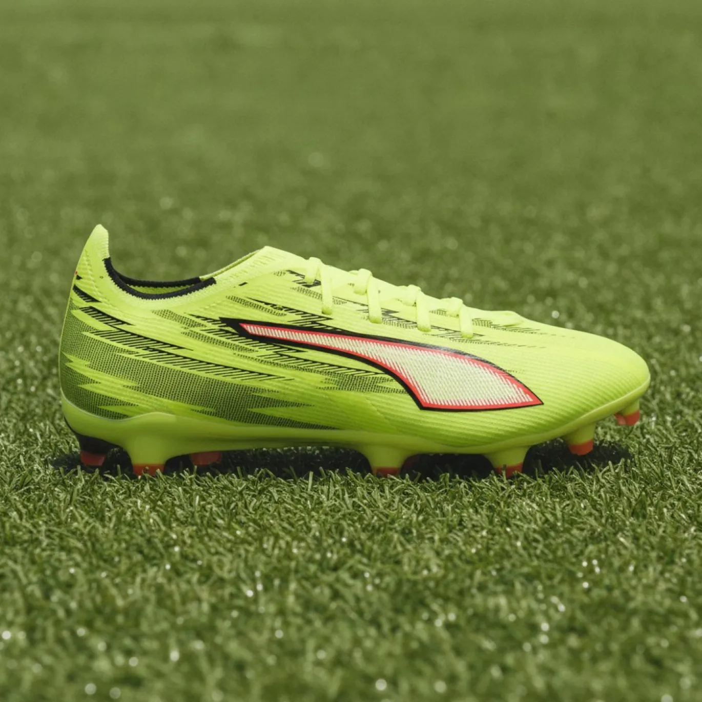 PUMA Ultra 6 Match Gras / Kunstgras Voetbalschoenen (MG) Neongeel Rood Zwart