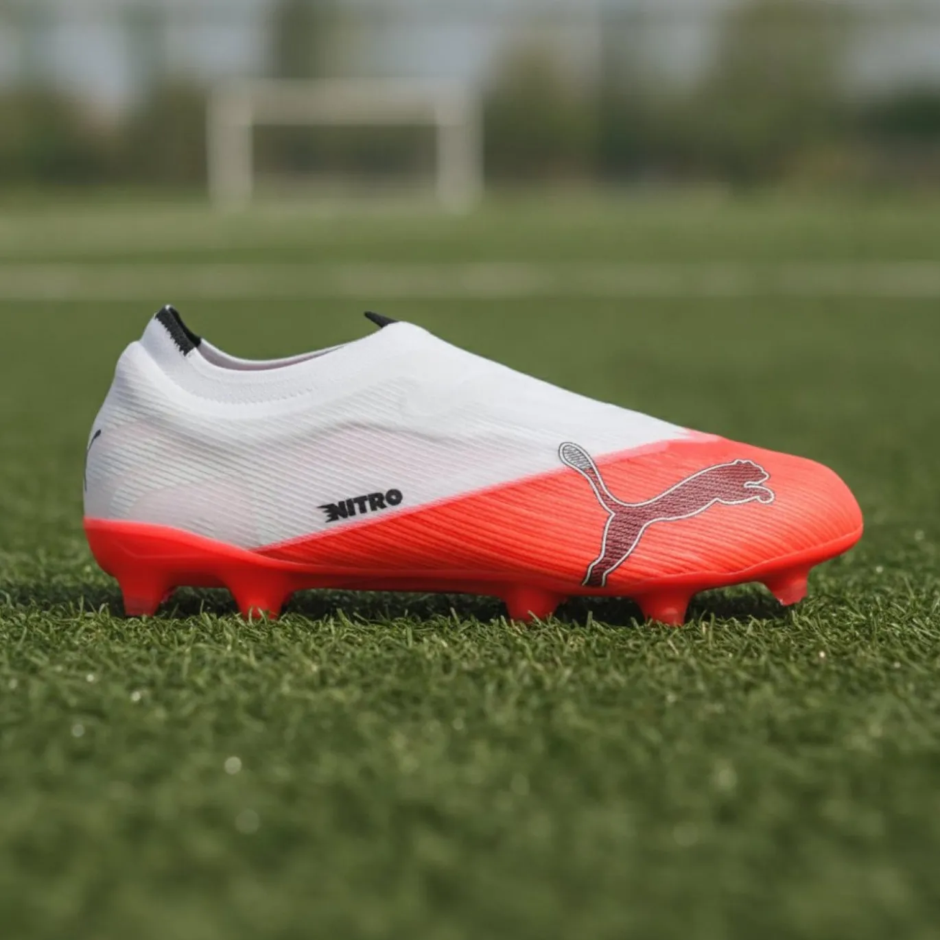 PUMA Ultra Nitro 7 Match Veterloze Gras / Kunstgras Voetbalschoenen (MG) Wit Felrood Zwart