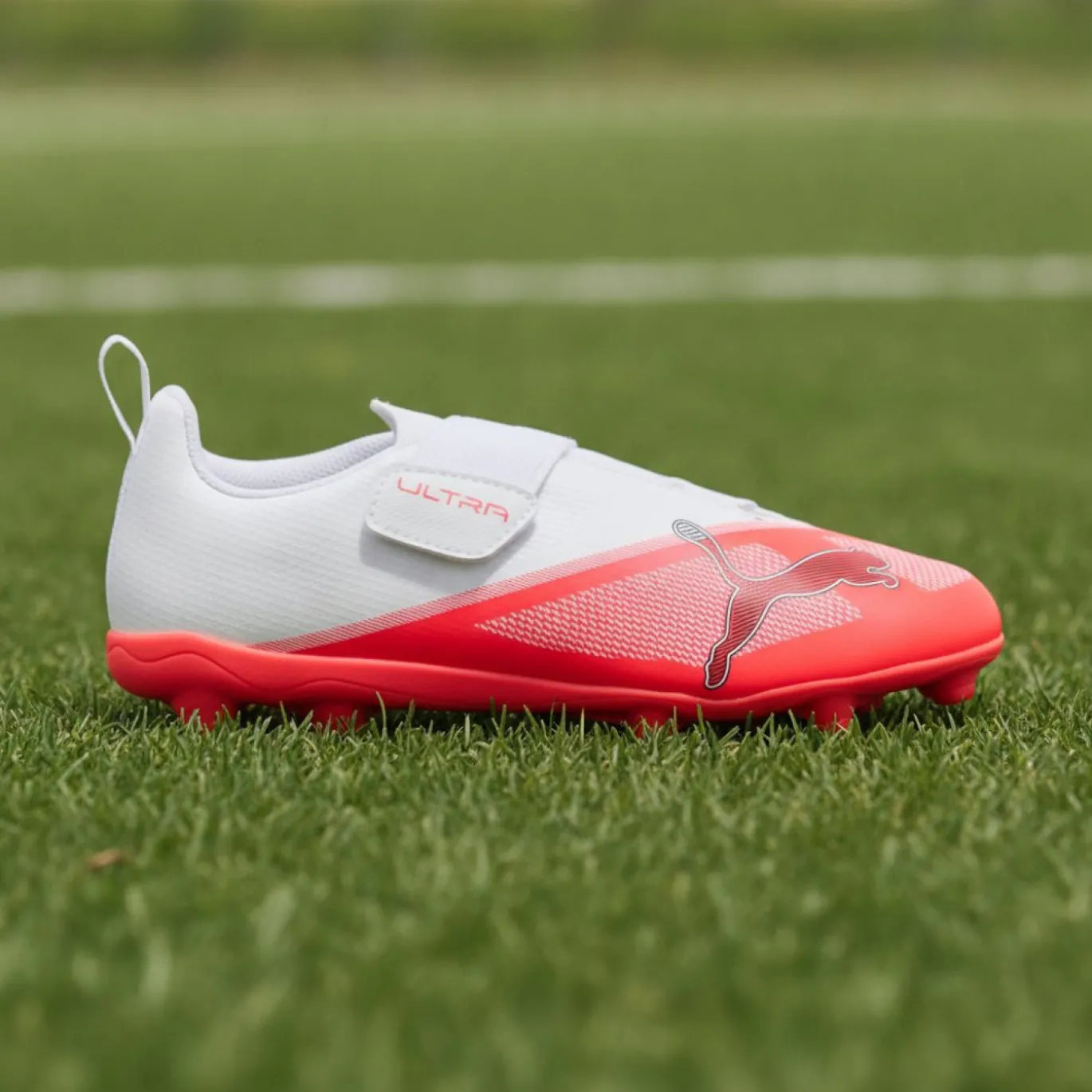 PUMA Ultra 7 Play Velcro Gras / Kunstgras Voetbalschoenen (MG) Kids Wit Felrood Zwart