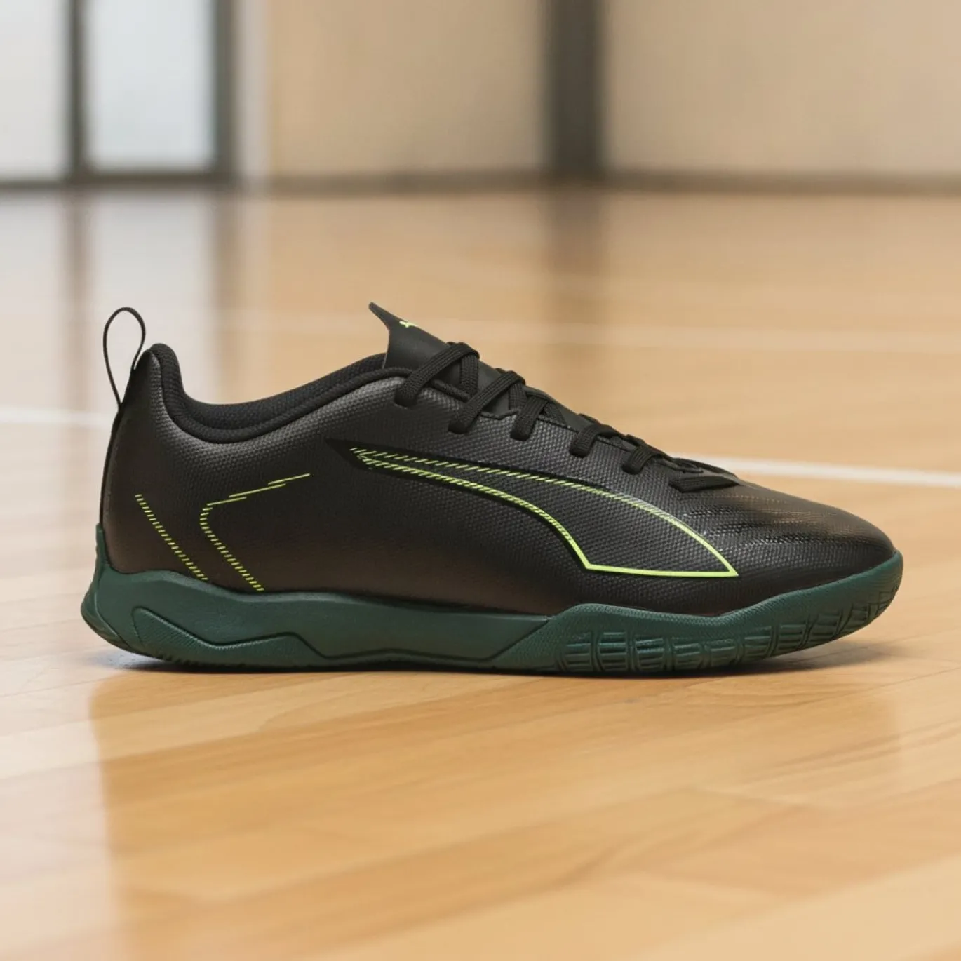 PUMA Ultra 6 Play Zaalvoetbalschoenen (IN) Kids Zwart Donkergroen Lichtgroen